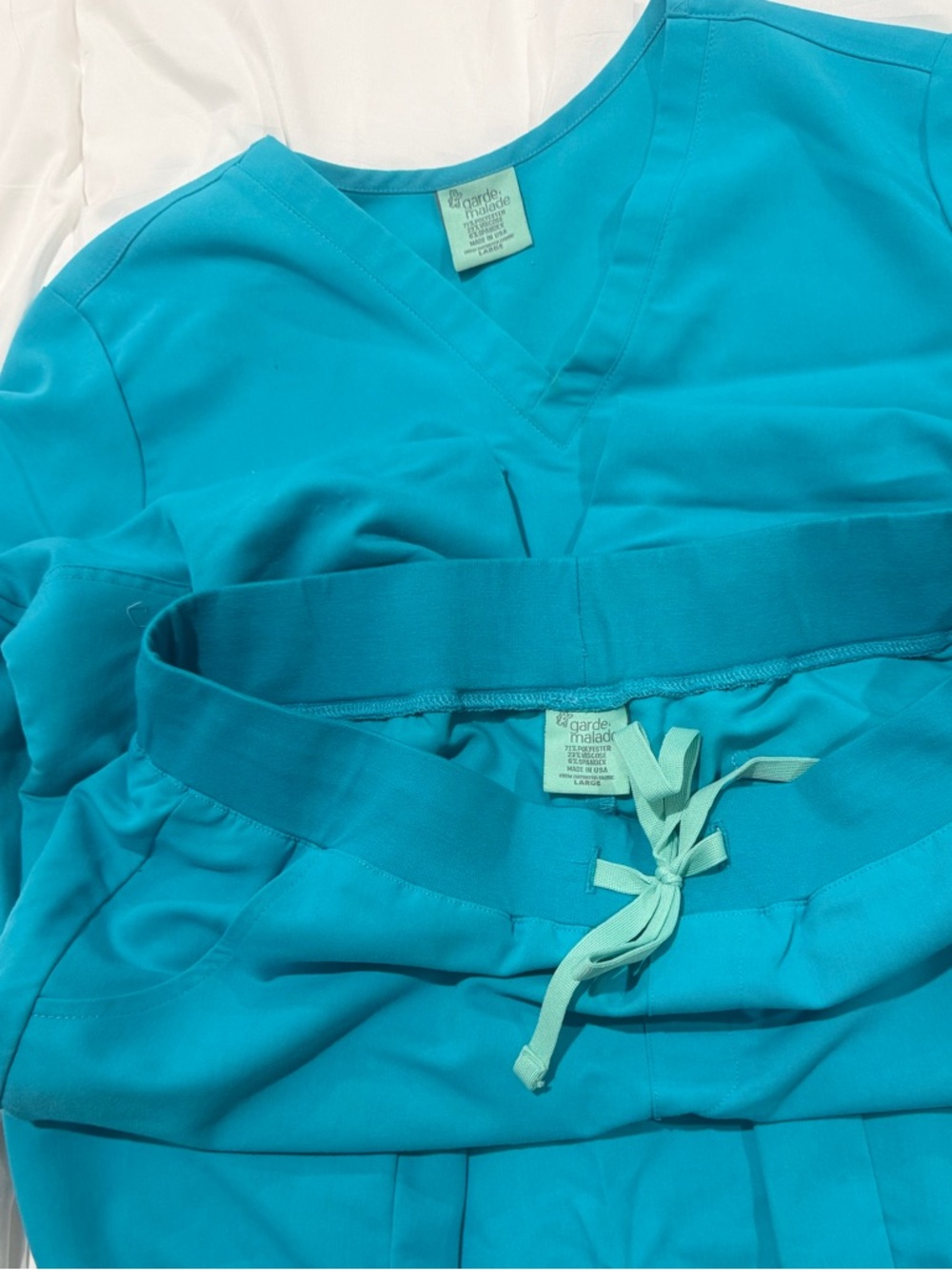 Garde Malade Teal Women's Scrub Top and Drawstring Pants Set